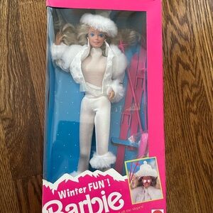 Collector: winter fun tBarbie-1990-New in box